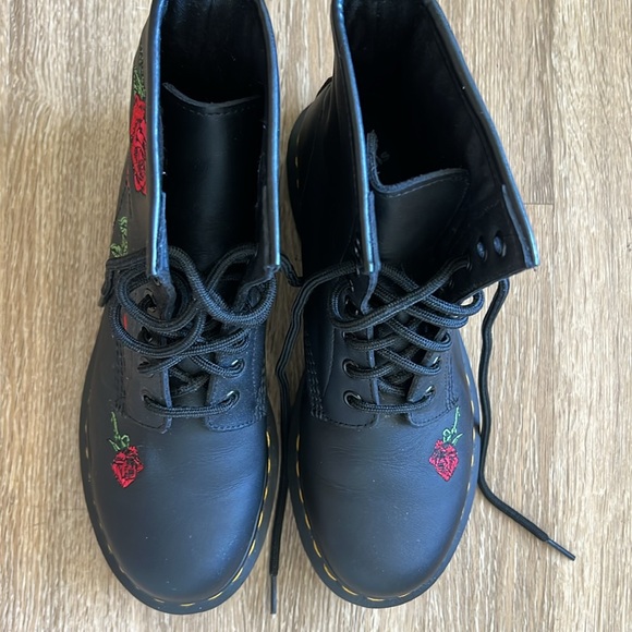 NEW! Dr. Martens 1460 Vonda Mono Women’s Floral Boots -Rose Embroidery. - Picture 4 of 5